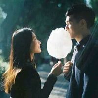 美女抱黑貓咪頭像9