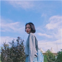 美女抱黑貓咪頭像2